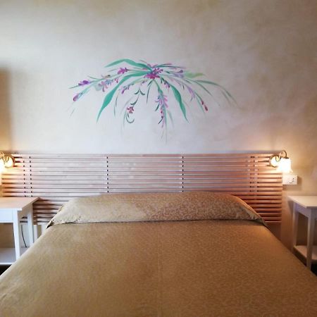 Albergo Villa Angela Тосколано Мадерно Екстериор снимка