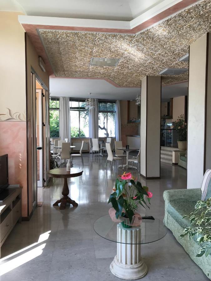 Albergo Villa Angela Тосколано Мадерно Екстериор снимка