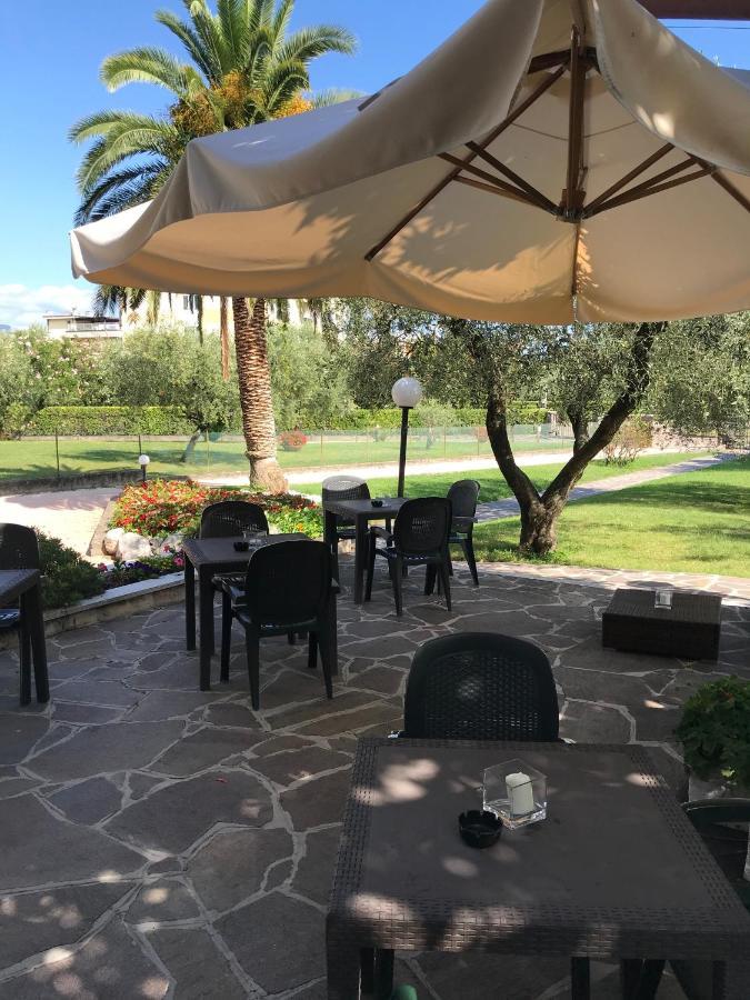 Albergo Villa Angela Тосколано Мадерно Екстериор снимка