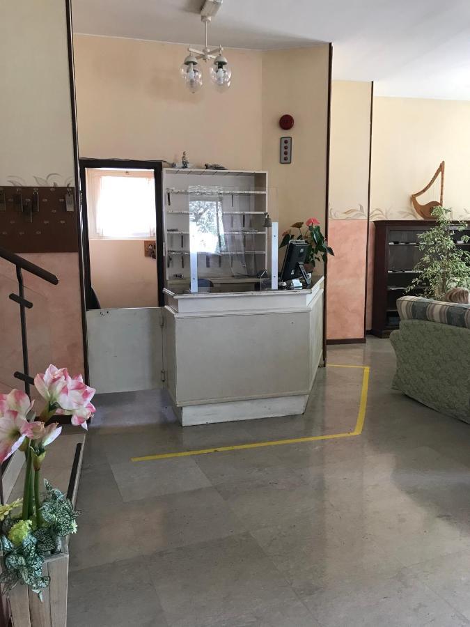 Albergo Villa Angela Тосколано Мадерно Екстериор снимка