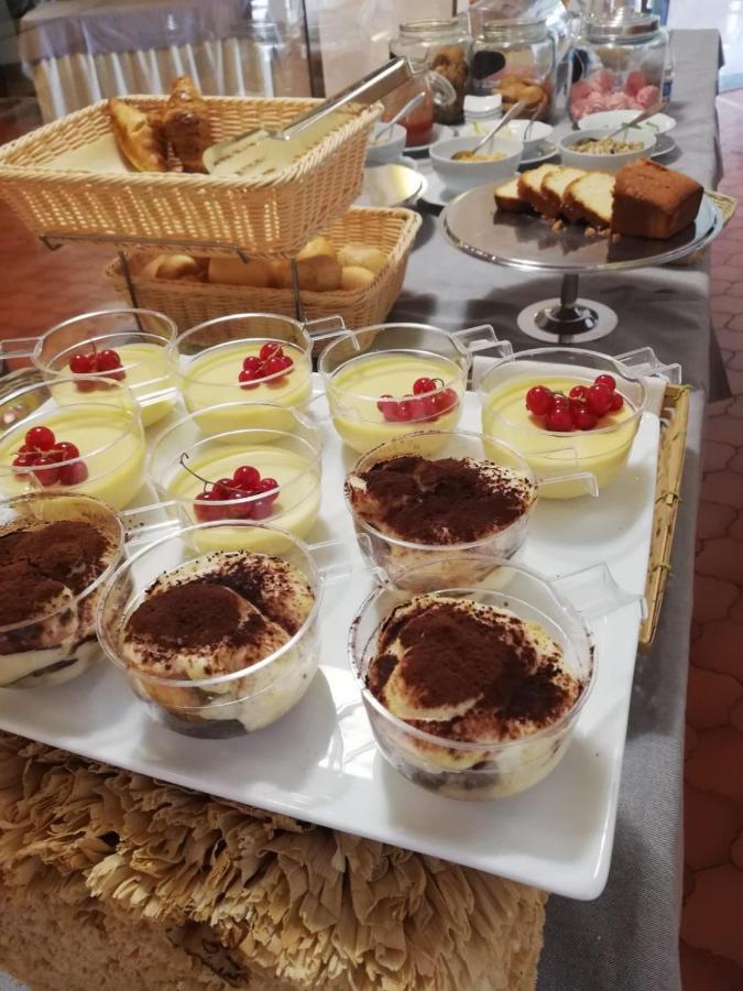 Albergo Villa Angela Тосколано Мадерно Екстериор снимка