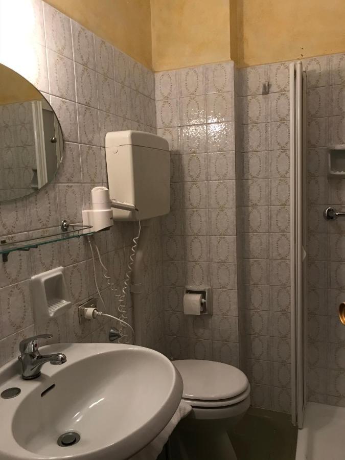 Albergo Villa Angela Тосколано Мадерно Екстериор снимка