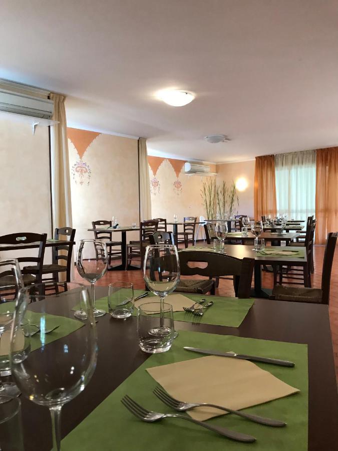 Albergo Villa Angela Тосколано Мадерно Екстериор снимка