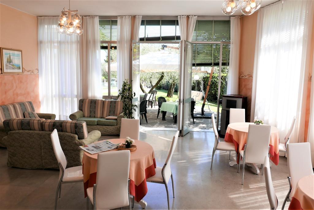 Albergo Villa Angela Тосколано Мадерно Екстериор снимка